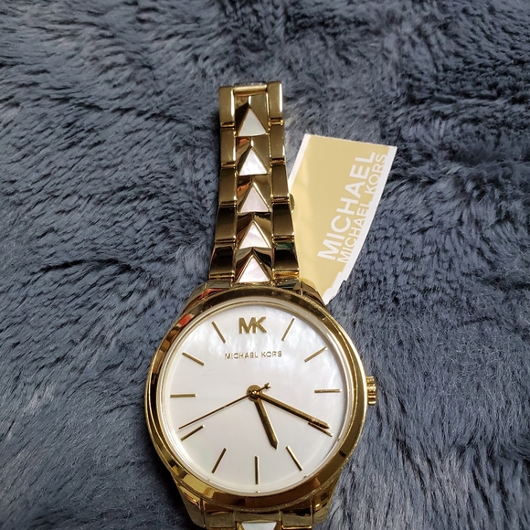 Michael Kors Ladies Watch Gold and Pearl - Picture 11 of 16